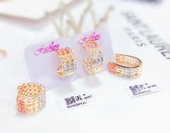 Hollow dazzling earrings