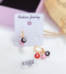 Striking exquisite earrings