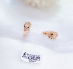 Leopard head shape gold earrings