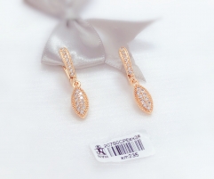 Oval style gold earrings