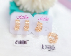 Gorgeous gold earrings