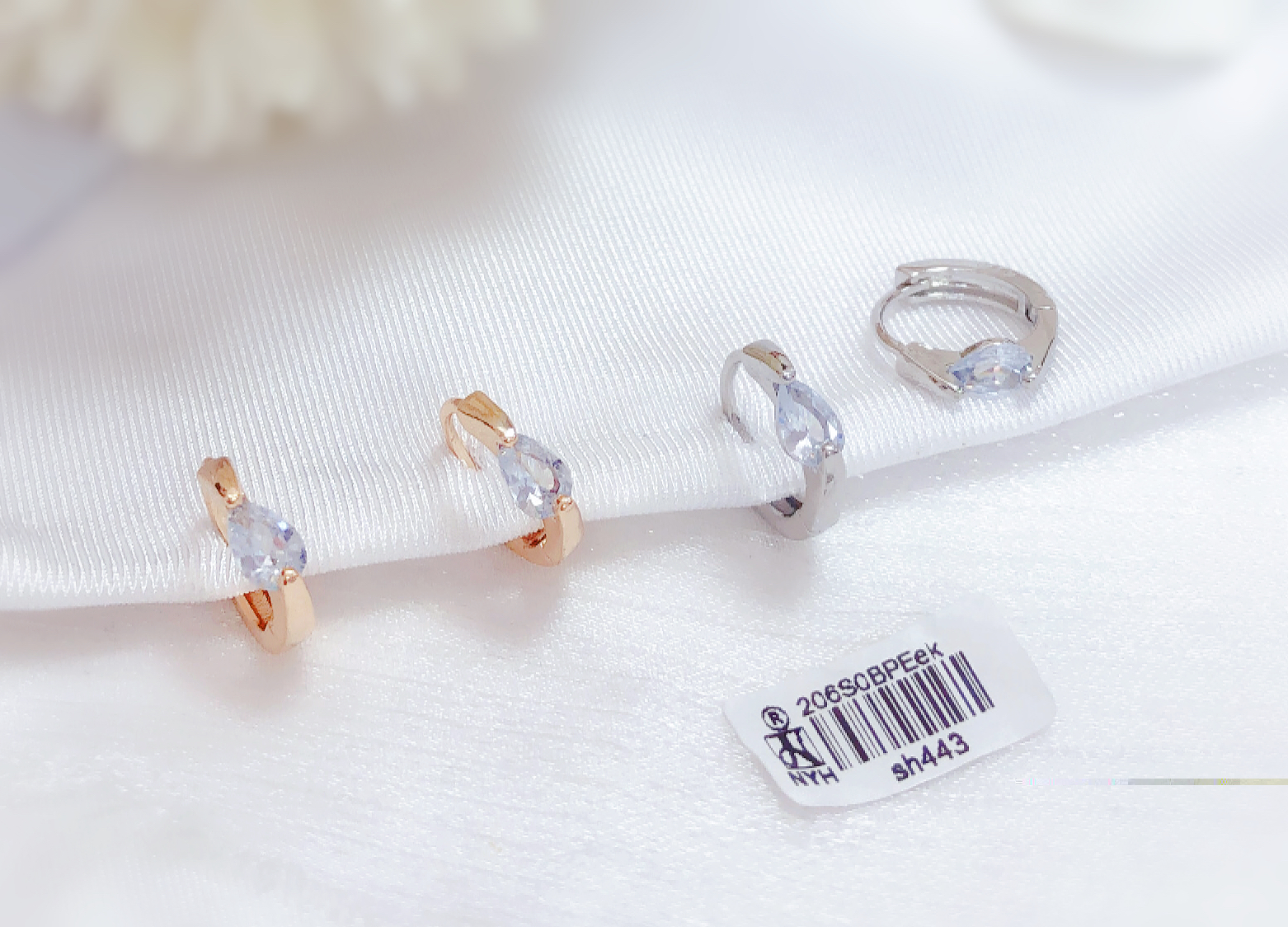 Attractive white zircon earrings