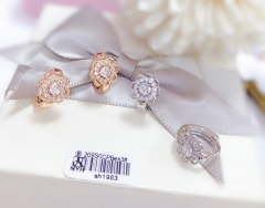 Flower shape white zircon earrings