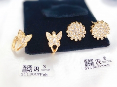 Dazzling shiny gold earrings