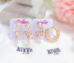 Simple gold earrings