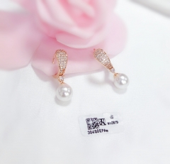 Pearl pendant trend earrings