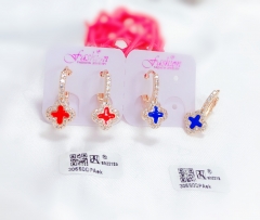 Four leaf shape shiny earrings