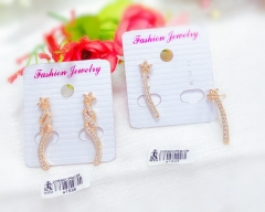 Simple gold earring