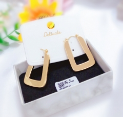 Simple gold earrings