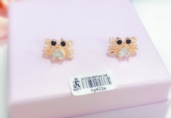 Crab style gold earrings