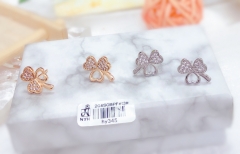 Clover style gold/silver stud earrings