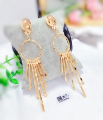 Gorgeous gold pendant earrings