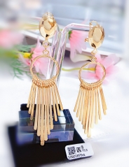 Irregular gold pendant earrings