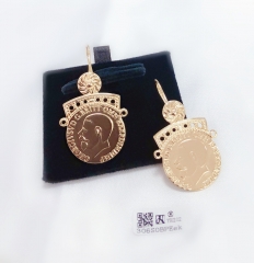 Irregular pattern gold pendant earrings