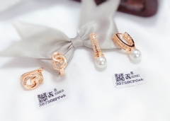 Simple style pearl earrings