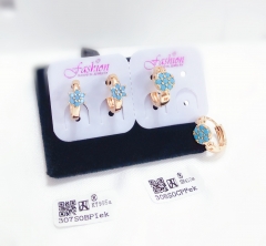 Blue zircon flower shaped fashionable gold earrings