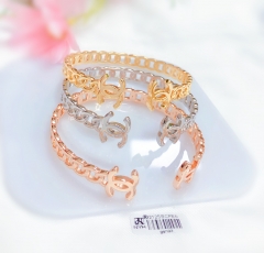 Gorgeous and exquisite bracelet set