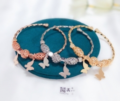 Hollow Beaded Butterfly Pendant Style Bracelet Set