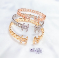 Gorgeous and exquisite bracelet set