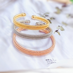 Simple and versatile style gold bracelet set