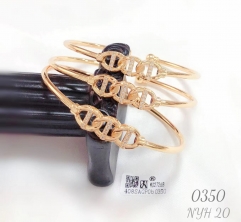 Classic and trendy gold bracelet set