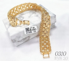 Single gold-tone bracelet