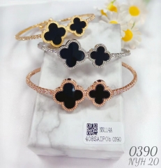 Black Pattern Four-Leaf Clover Dazzling Bracelet Set