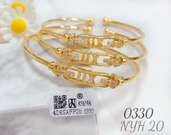 Irregular gold pendant bangle set