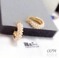 Exquisite and elegant pearl earrings