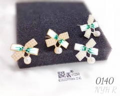 Bow green pattern earrings