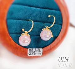 Pink pearl gold earring