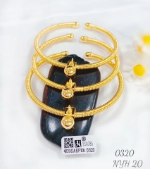 Hanging beadsthreaded style bangle set