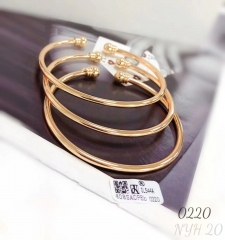 Glossy gold bangle set