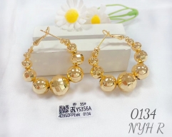 Gold/silver bright earrings with beads of different sizes