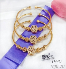 Beads flower shaped gold bracelet