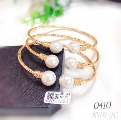 Pearl style glossy bangle set