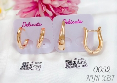 Simple gold dazzling earring