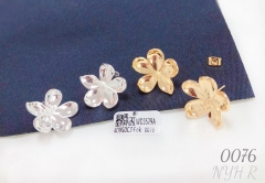 Shiny flower simple earring