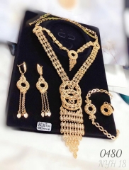 Dazzling and elegant gold jewelry set