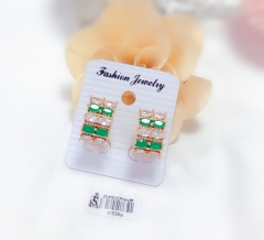 Horizontally arranged green and white zircon exquisite earrings