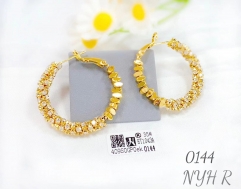 Exquisite gold earring