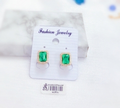 Green gem bright earring