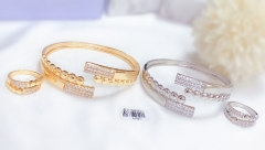 Overlapping shape exquisite bangle ring set