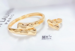 Glossy gold simple versatile bangle ring