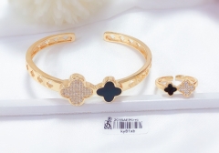 Black four leaf clover gold bangle ring