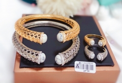 Wihter bead shiny bangle ring