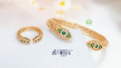 Exquisite green gem bangle ring