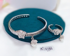 Classic fashion silver style whith pendant beads bangle