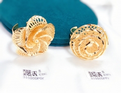 Engraved flower style gold ring