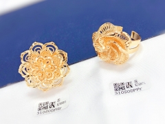 Engraved flower style gold ring